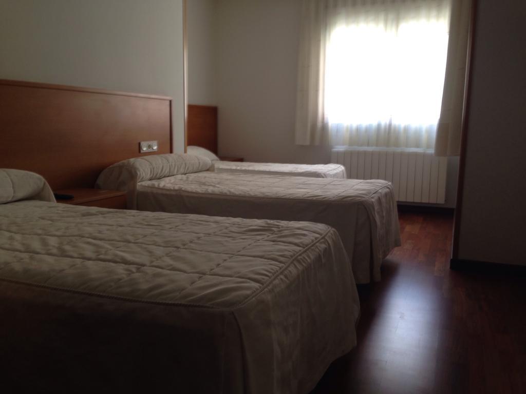 Hostal El Poligono ثامورا الغرفة الصورة