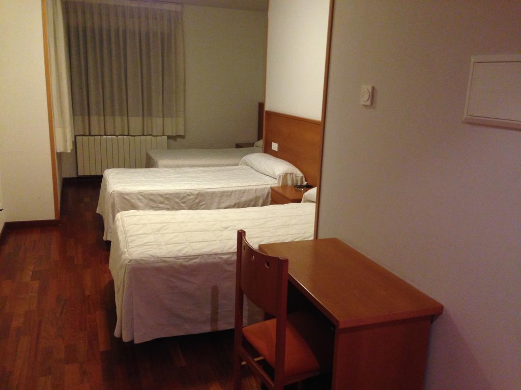 Hostal El Poligono ثامورا الغرفة الصورة